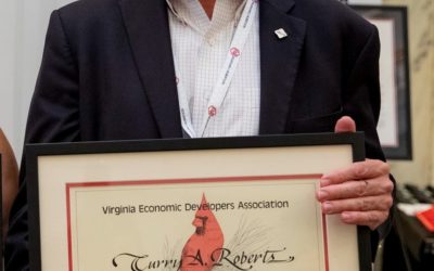 Roberts receives VEDA’s Cardinal Award
